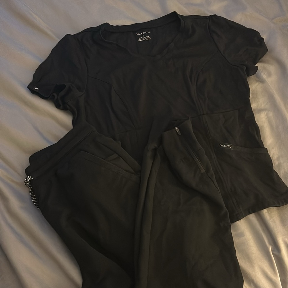 Jaanuu Black Scrub Set size Large